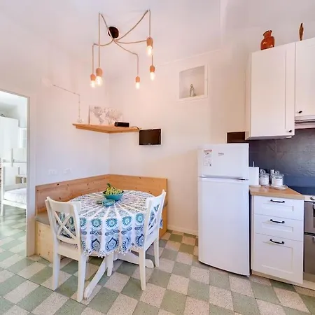 Between The Roofs Of Old Town And The Sea Апартаменты *