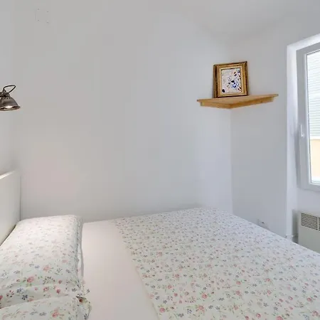 Between The Roofs Of Old Town And The Sea Апартаменты Ментона