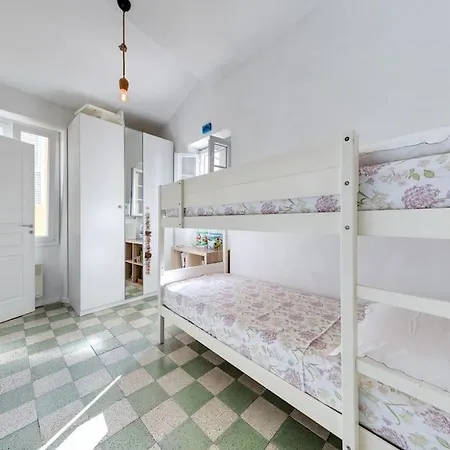 Between The Roofs Of Old Town And The Sea Апартаменты