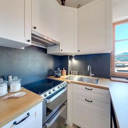 Between The Roofs Of Old Town And The Sea Апартаменты Ментона