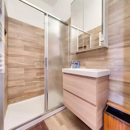 Between The Roofs Of Old Town And The Sea Апартаменты *